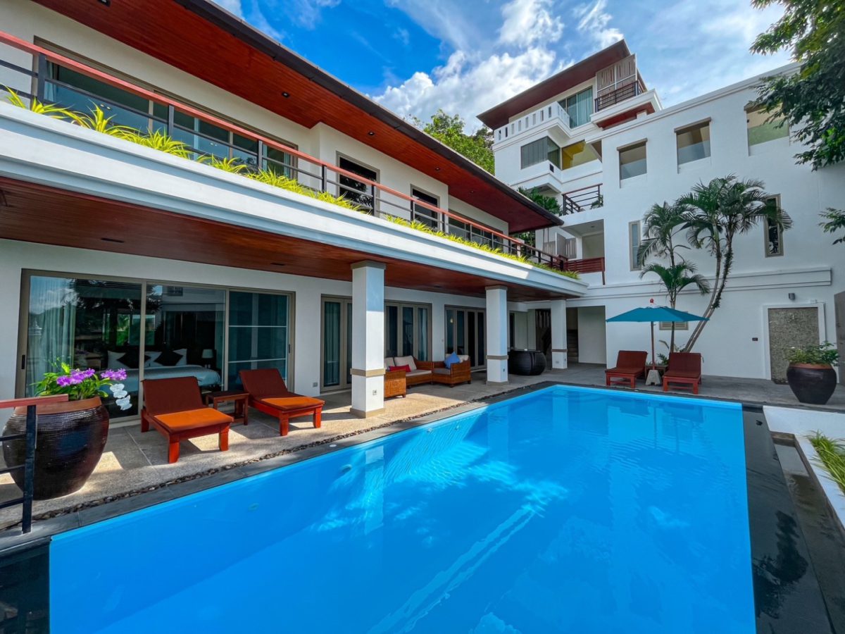 Pool Veiw from pool V4