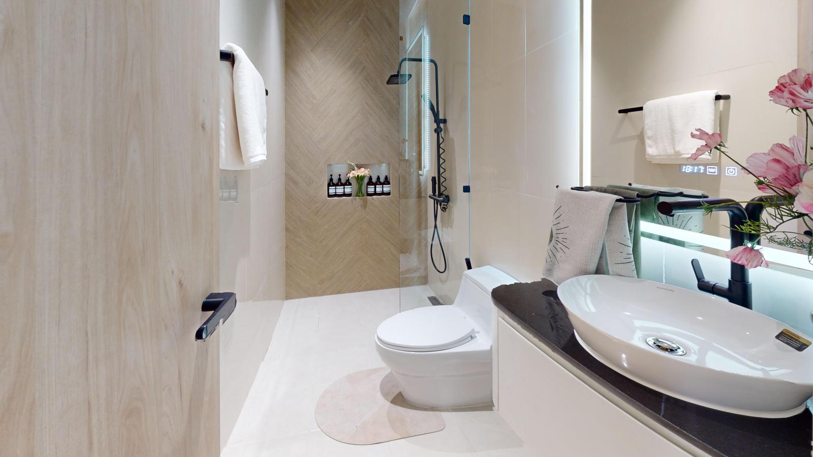 TREES-1-BED-Bathroom