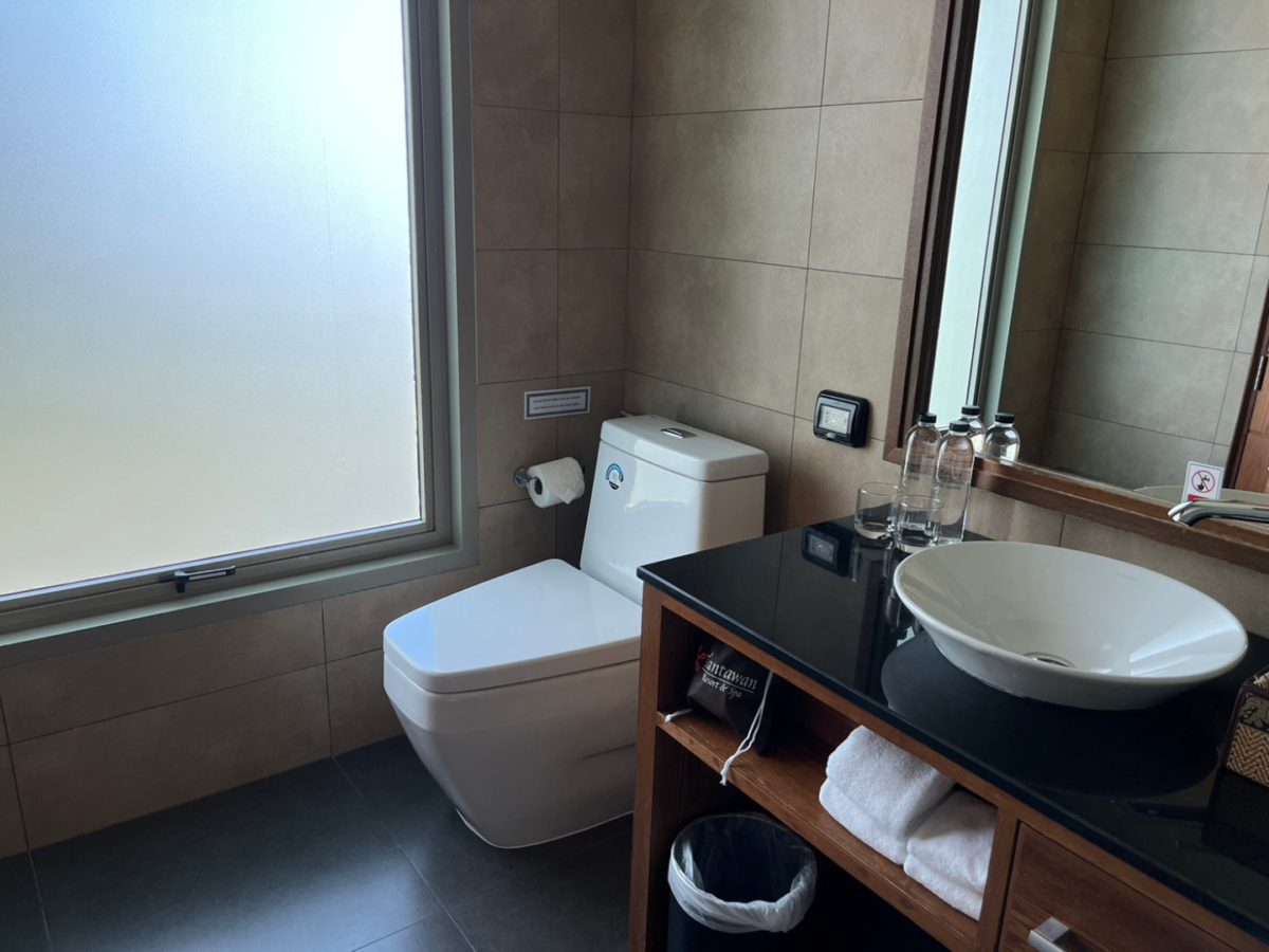 V4 – Bahtroom bedroom L