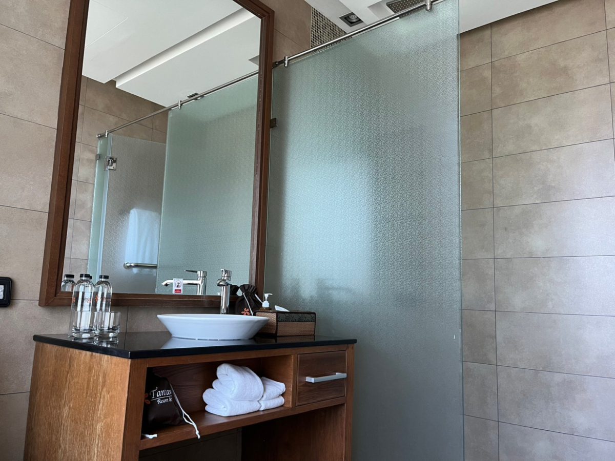 V4 – Bathroom bedroom L