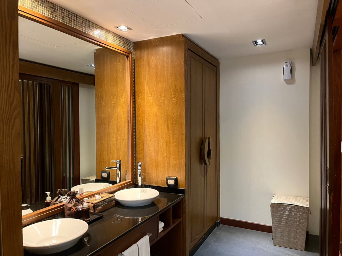 V4 – Bathroom of Master