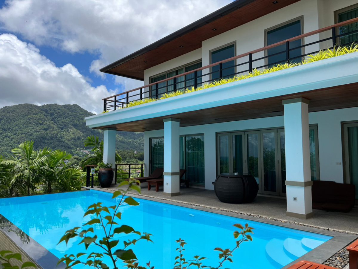 V4 – View from outside