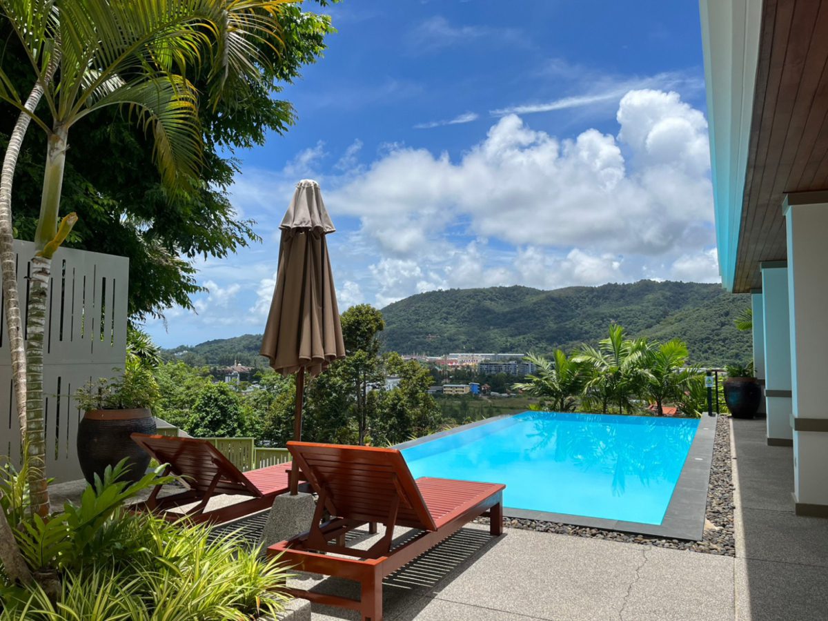 V4 – View the pool