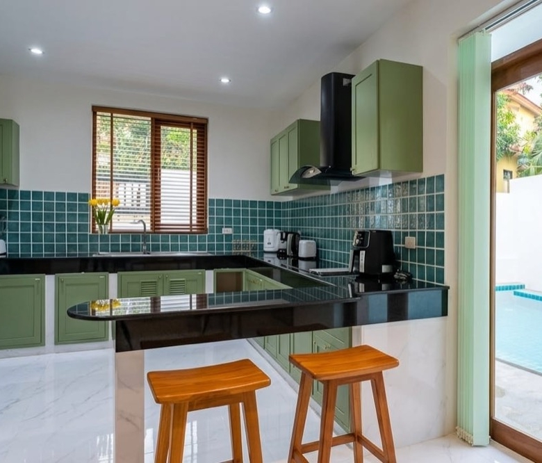 New 4-Bed Pool Villa with Private Beach Access – Tongson Bay