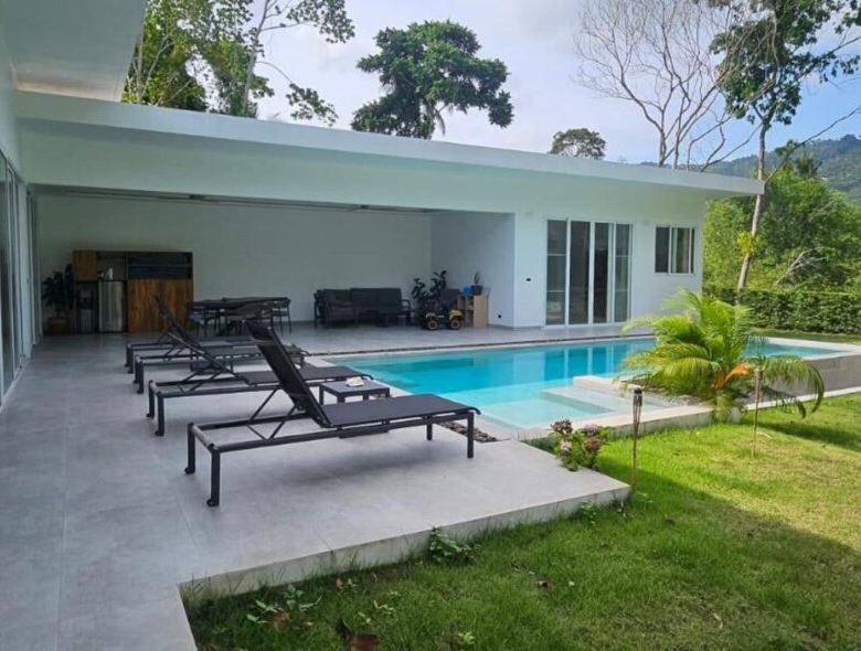🌴 Beautiful 4-Bedroom Pool Villa in Lamai