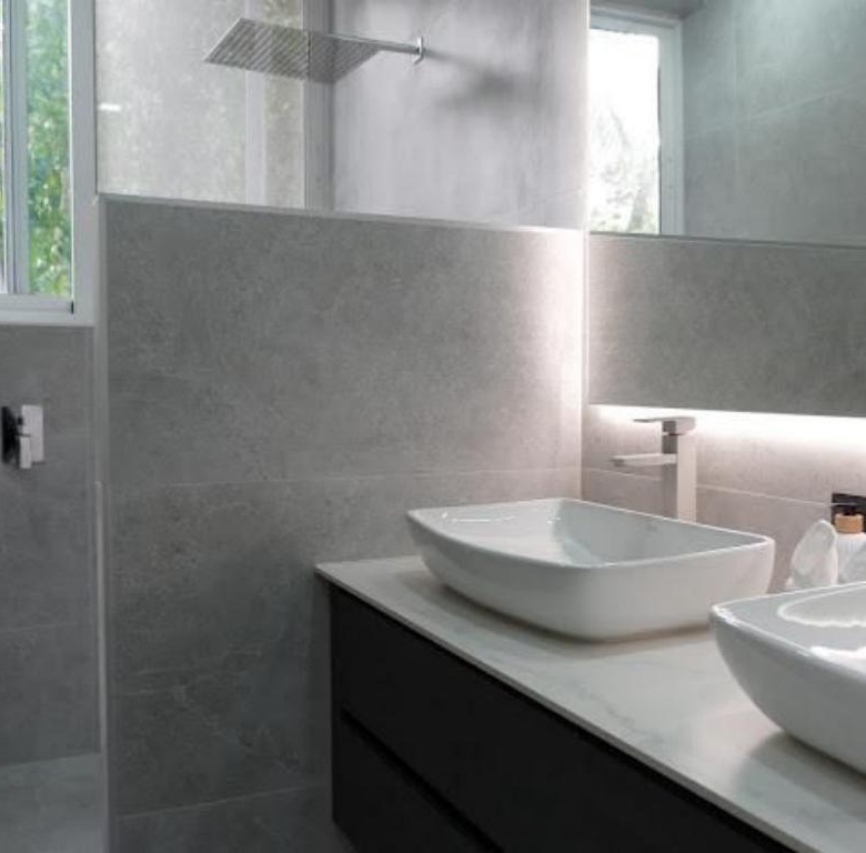 Modern 4-bedroom pool villa sea view