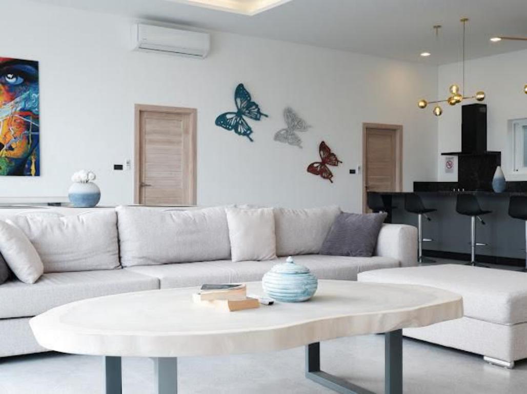 Modern 4-bedroom pool villa sea view