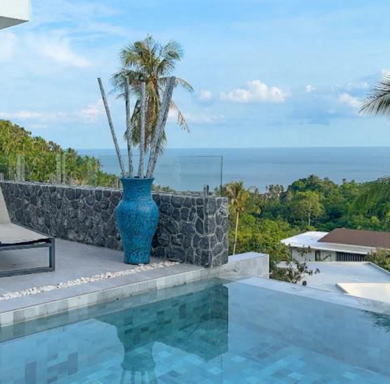 Modern 4-bedroom pool villa sea view
