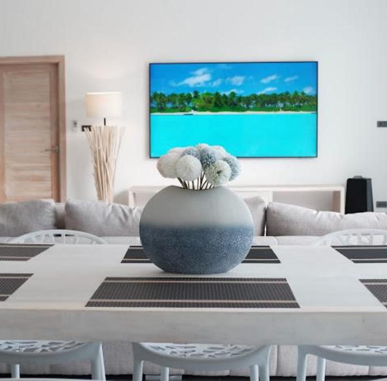 Modern 4-bedroom pool villa sea view