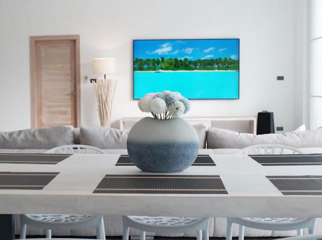 Modern 4-bedroom pool villa sea view