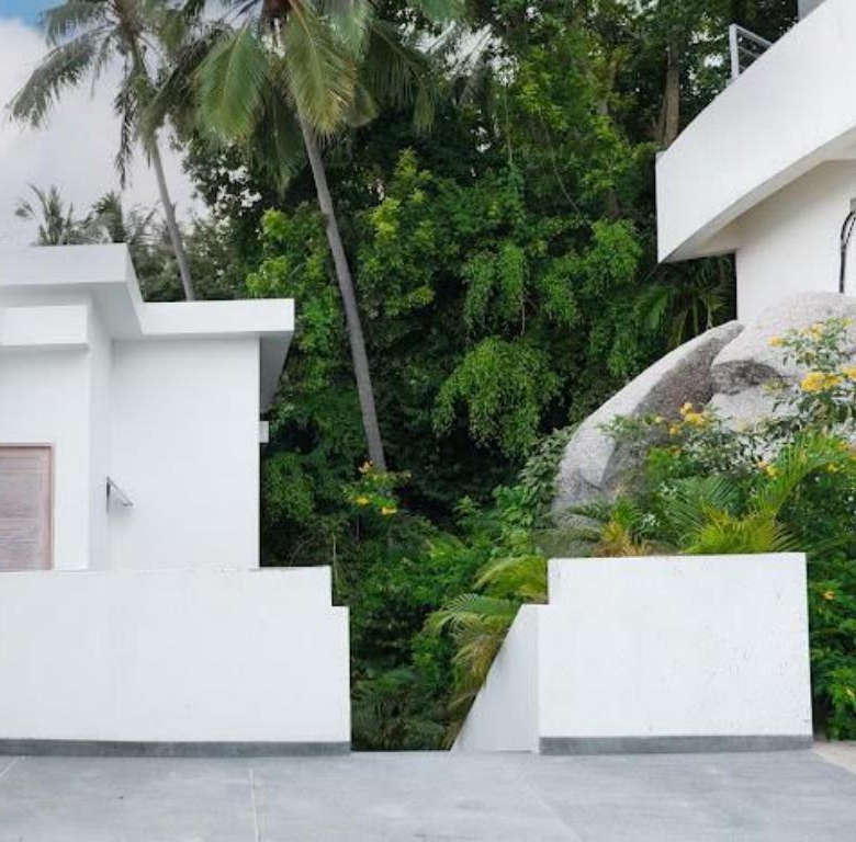 Modern 4-bedroom pool villa sea view