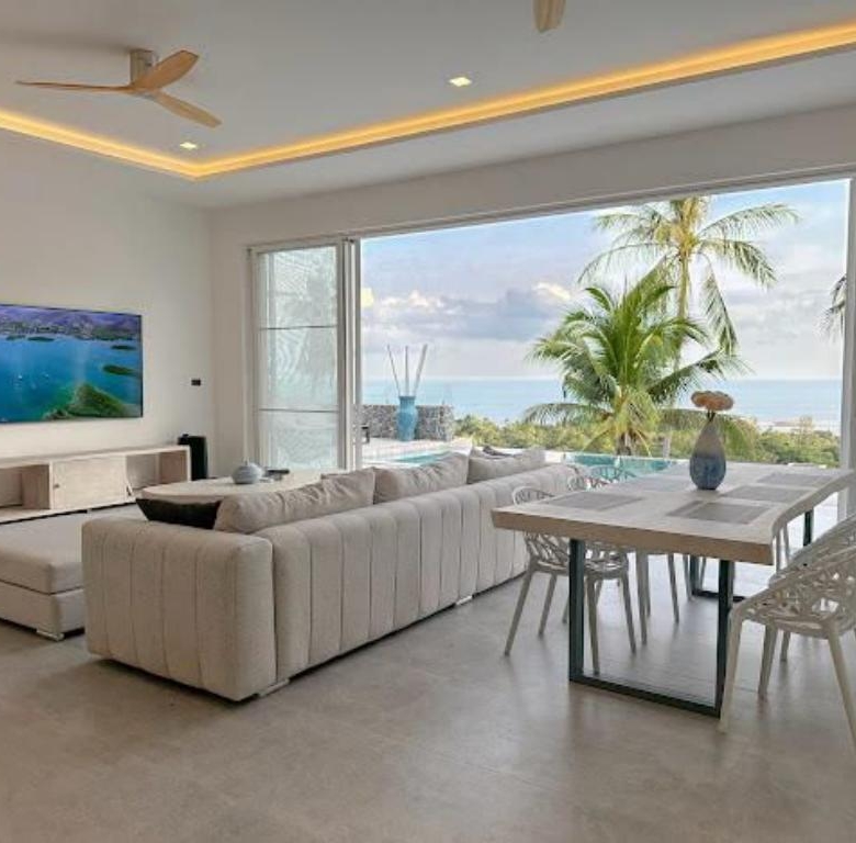 Modern 4-bedroom pool villa sea view