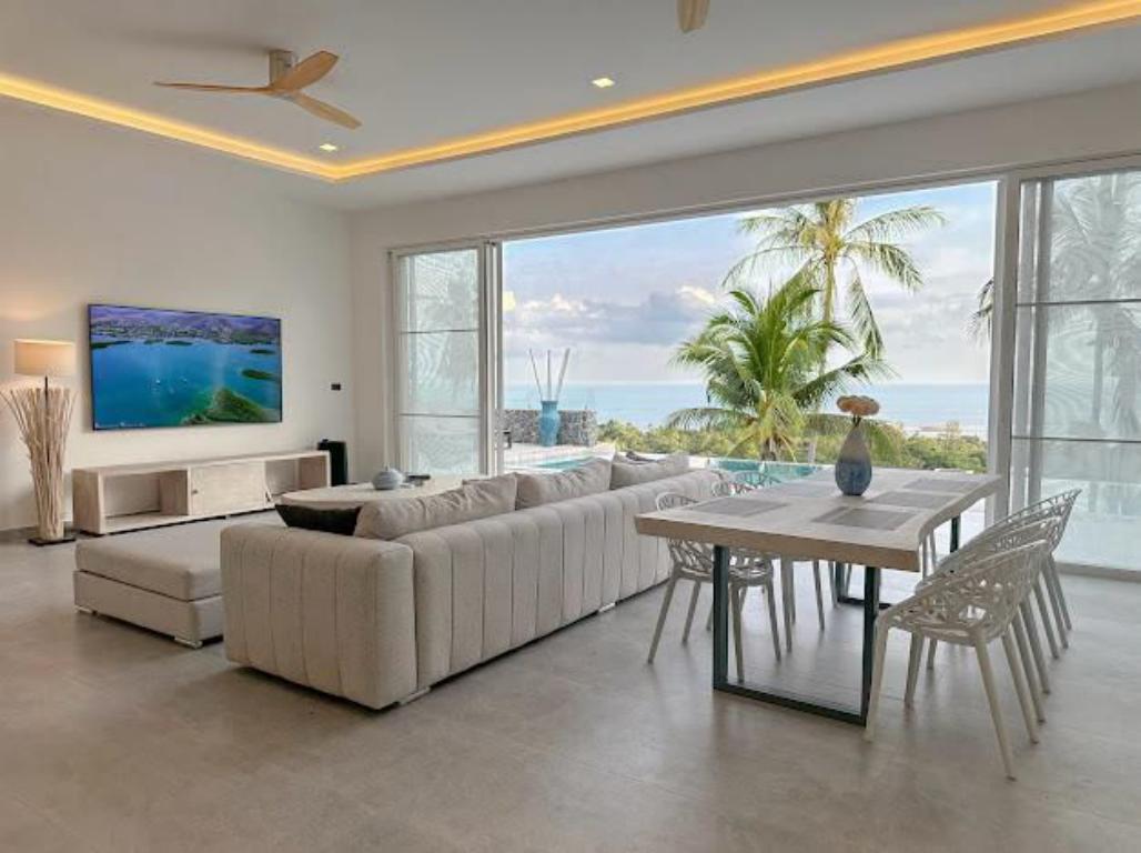 Modern 4-bedroom pool villa sea view