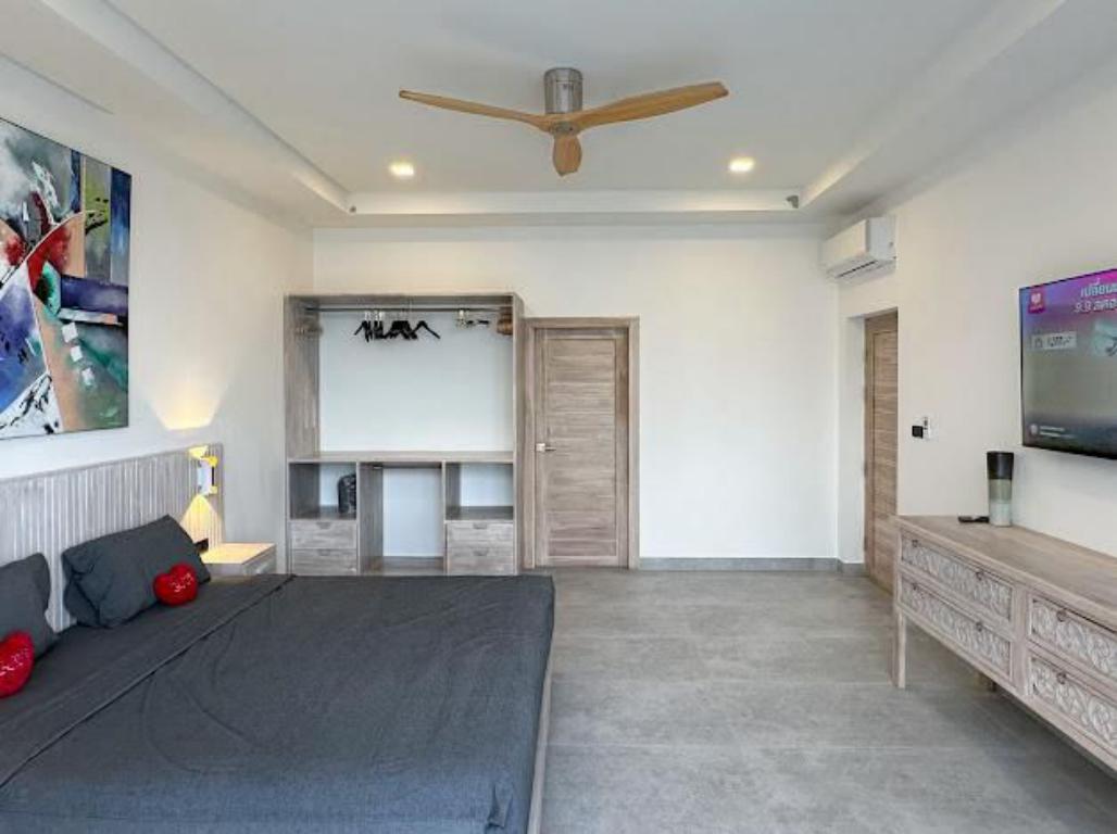 Modern 4-bedroom pool villa sea view