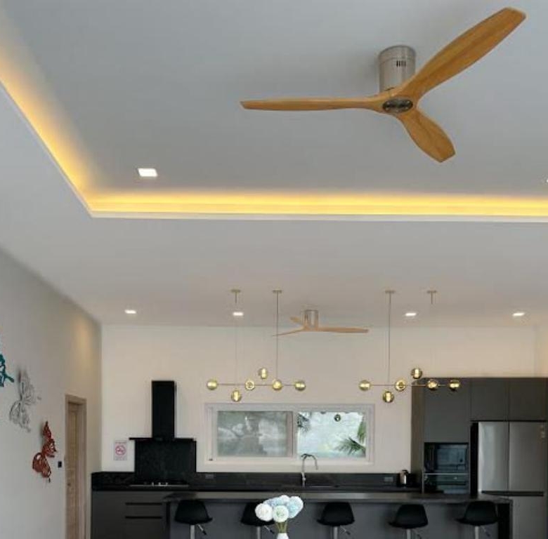Modern 4-bedroom pool villa sea view