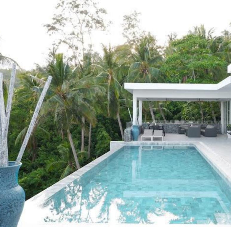 Modern 4-bedroom pool villa sea view
