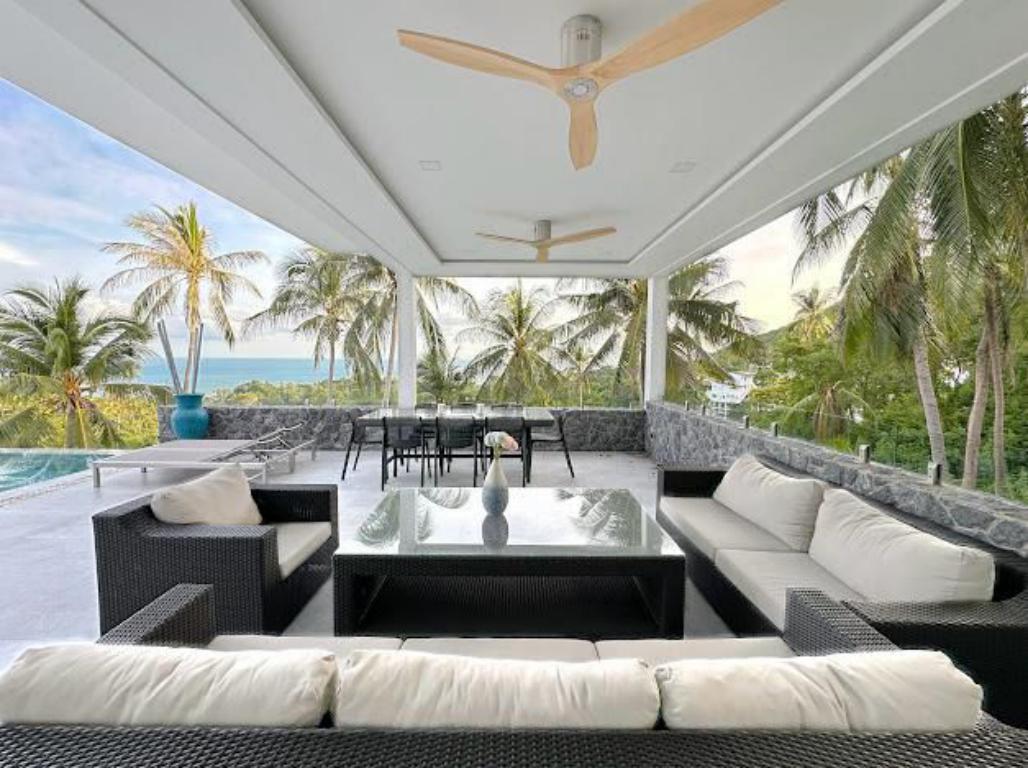 Modern 4-bedroom pool villa sea view