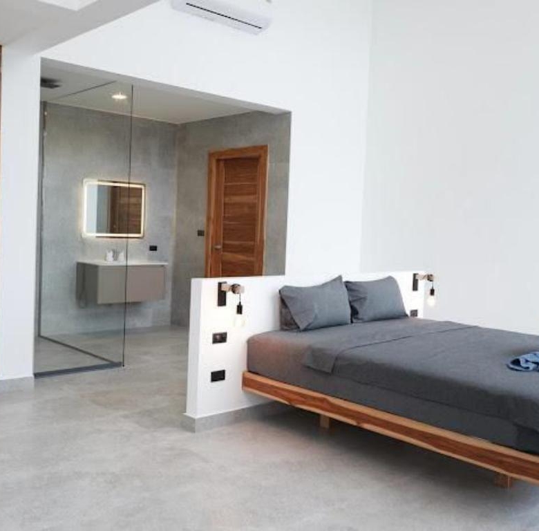 Stunning 5 bedrooms pool villa sea view