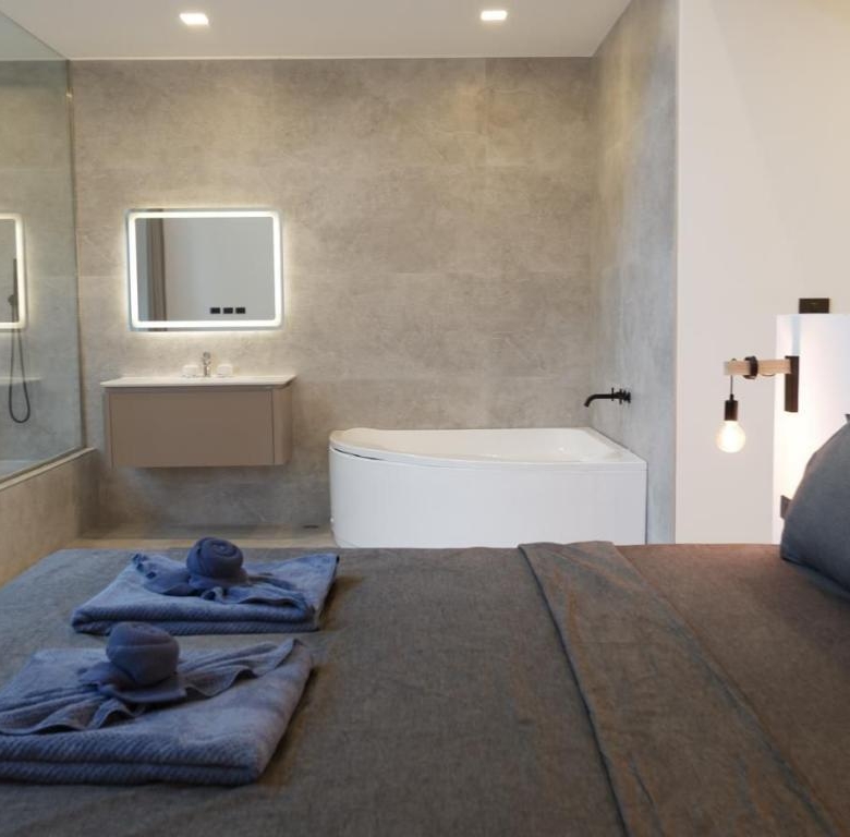 Stunning 5 bedrooms pool villa sea view