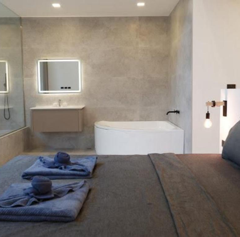 Stunning 5 bedrooms pool villa sea view