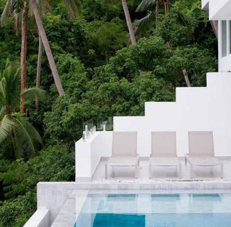 Stunning 5 bedrooms pool villa sea view