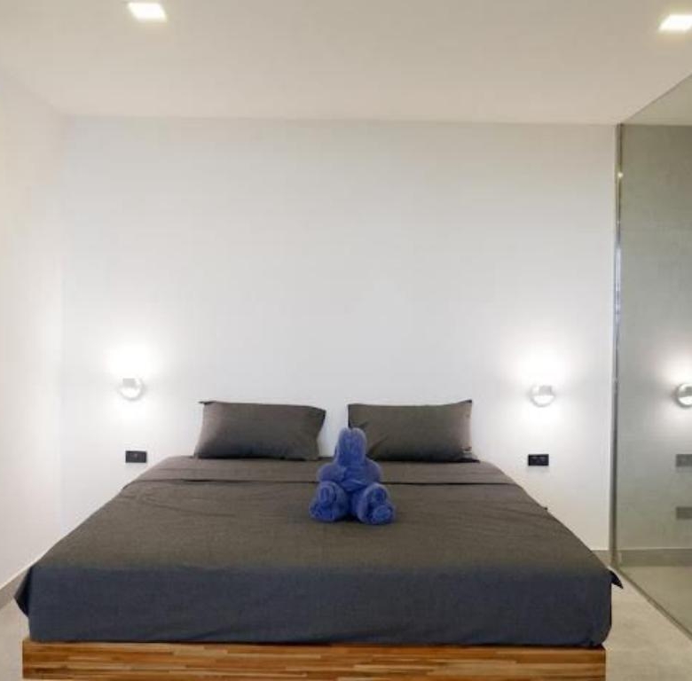 Stunning 5 bedrooms pool villa sea view