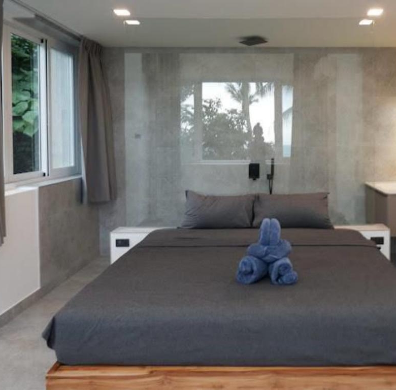 Stunning 5 bedrooms pool villa sea view