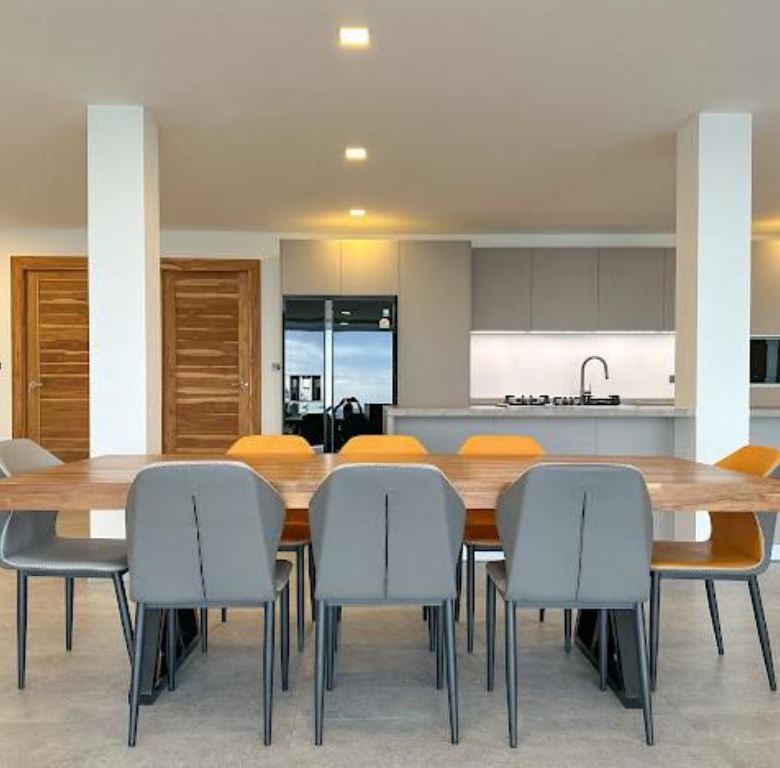 Stunning 5 bedrooms pool villa sea view