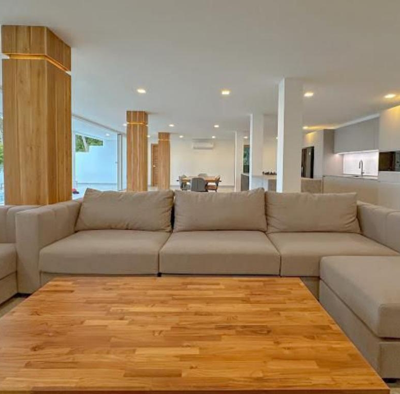 Stunning 5 bedrooms pool villa sea view