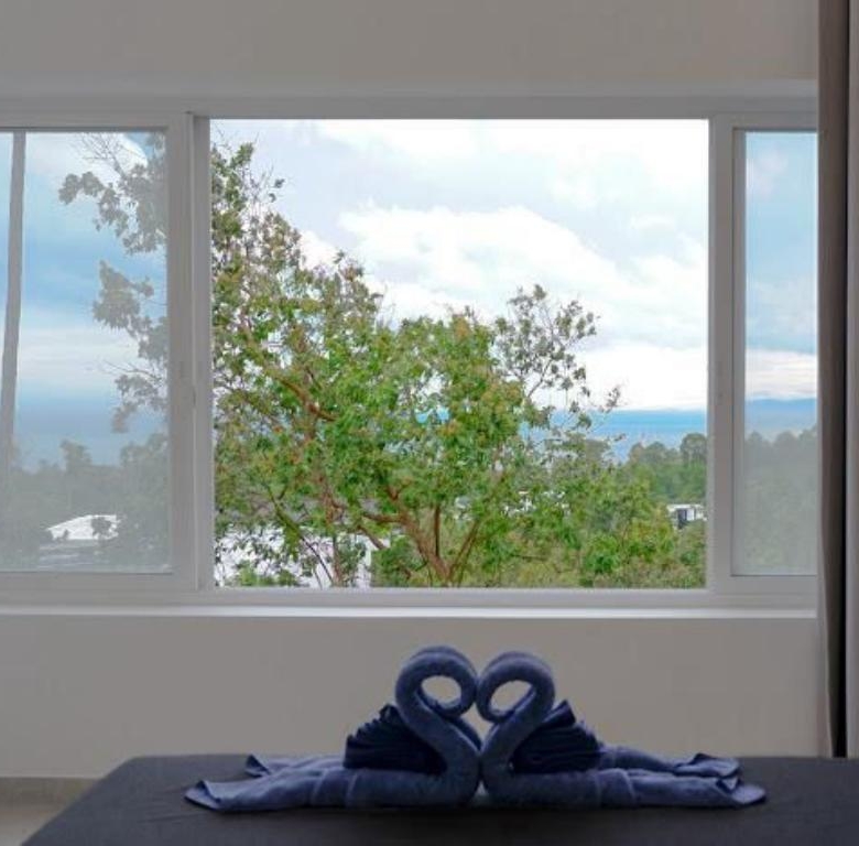 Stunning 5 bedrooms pool villa sea view