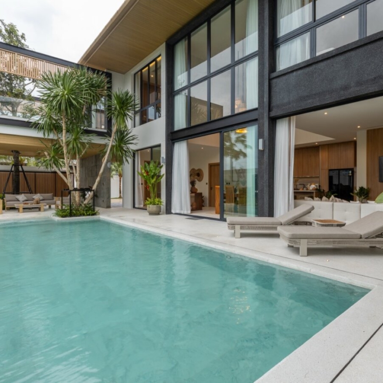 Luxury Private Pool Villas in Chalong Bay