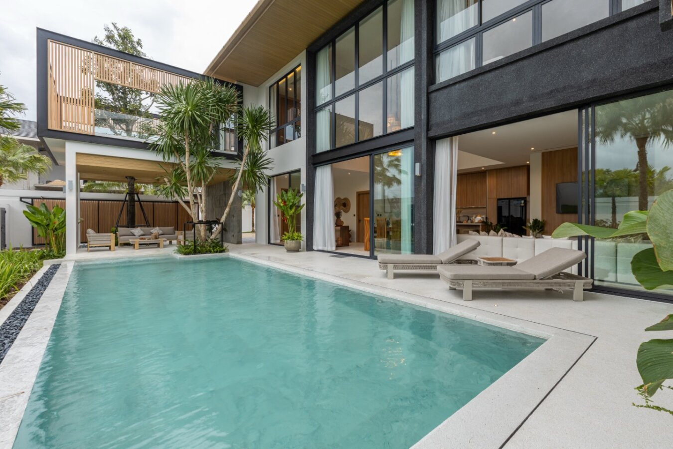 Luxury Private Pool Villas in Chalong Bay