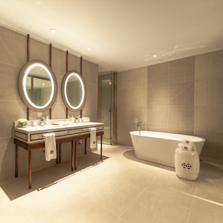 Unrivalled Seaview Condominiums