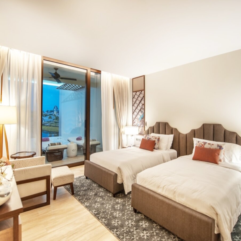 Unrivalled Seaview Condominiums
