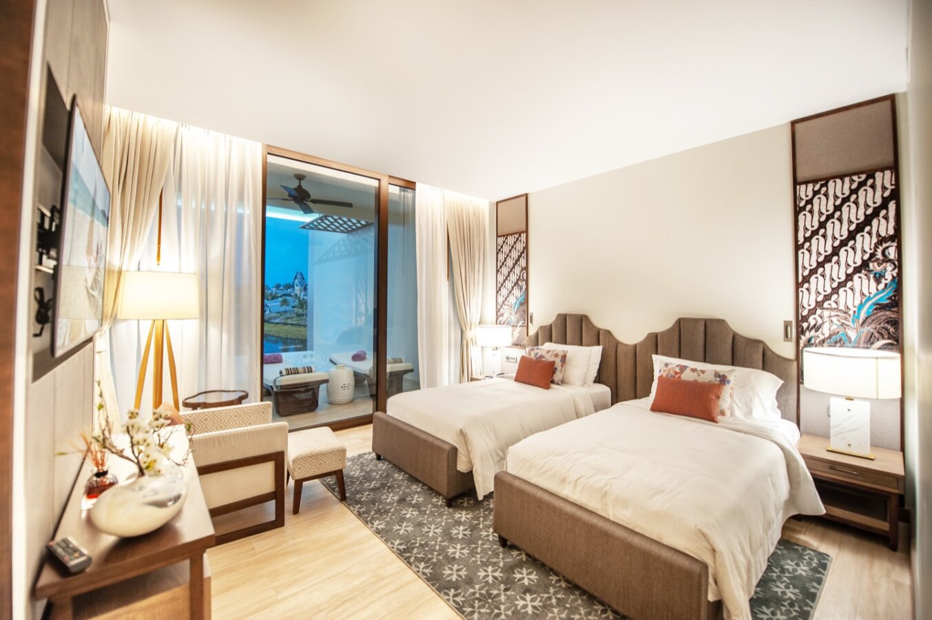Unrivalled Seaview Condominiums