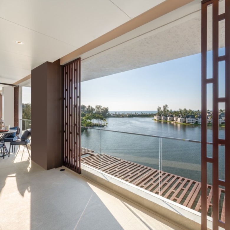 Unrivalled Seaview Condominiums