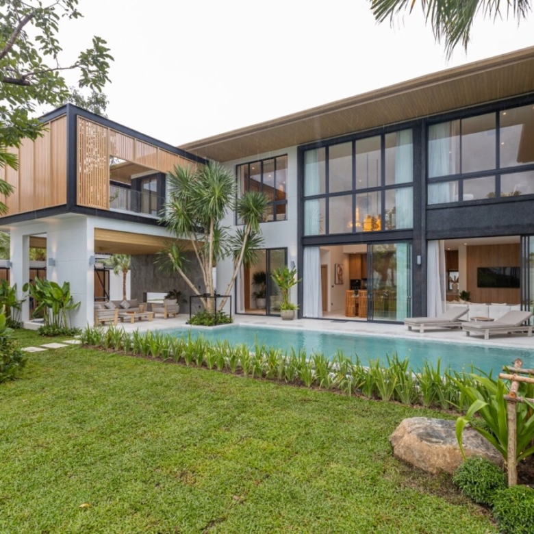 Luxury Private Pool Villas in Chalong Bay