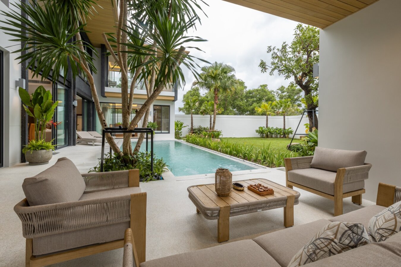 Luxury Private Pool Villas in Chalong Bay