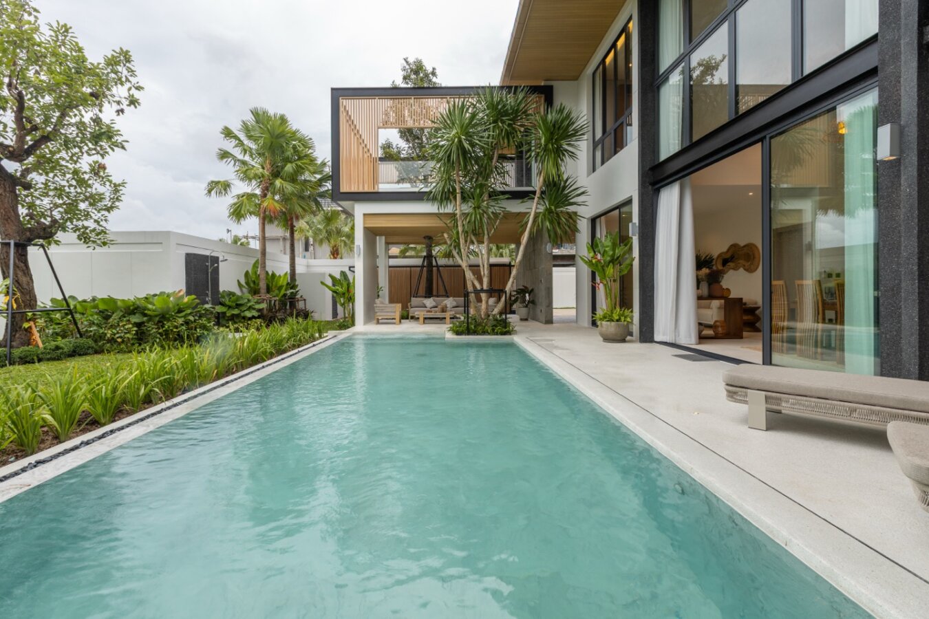 Luxury Private Pool Villas in Chalong Bay