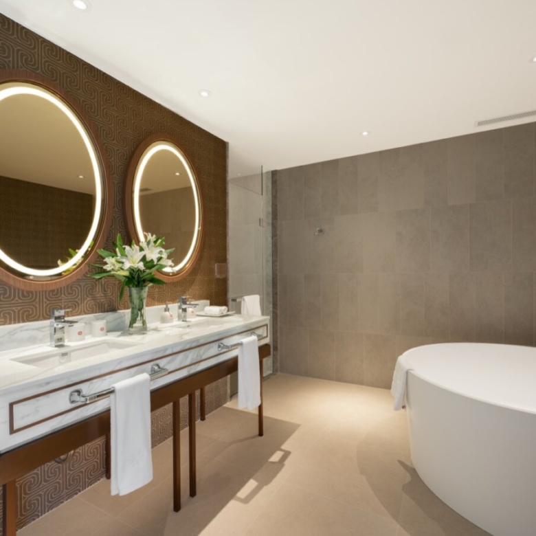 Unrivalled Seaview Condominiums