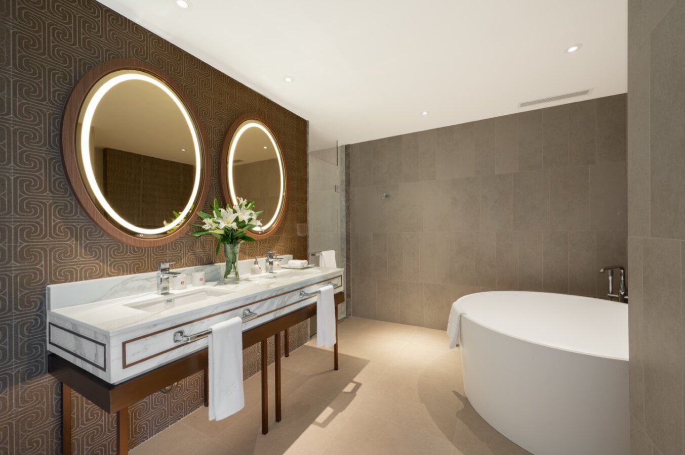 Unrivalled Seaview Condominiums