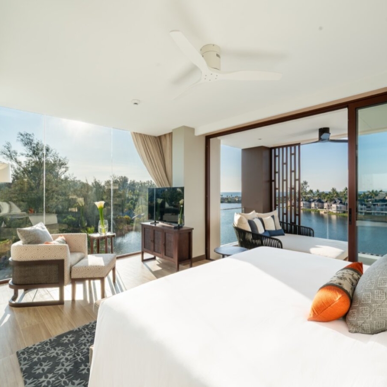 Unrivalled Seaview Condominiums