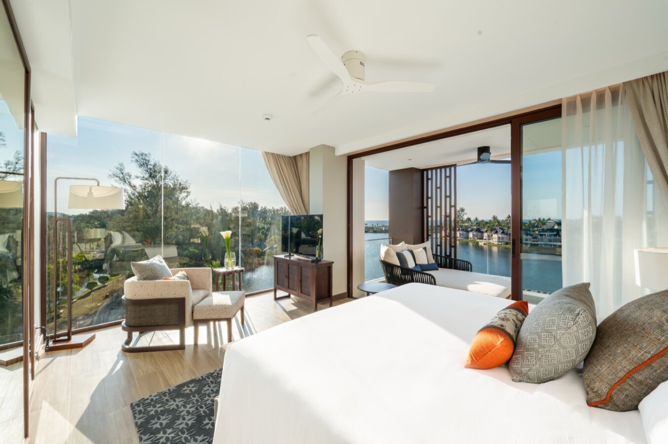 Unrivalled Seaview Condominiums