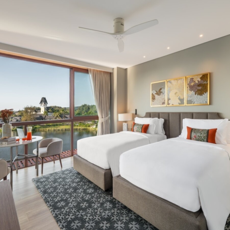 Unrivalled Seaview Condominiums
