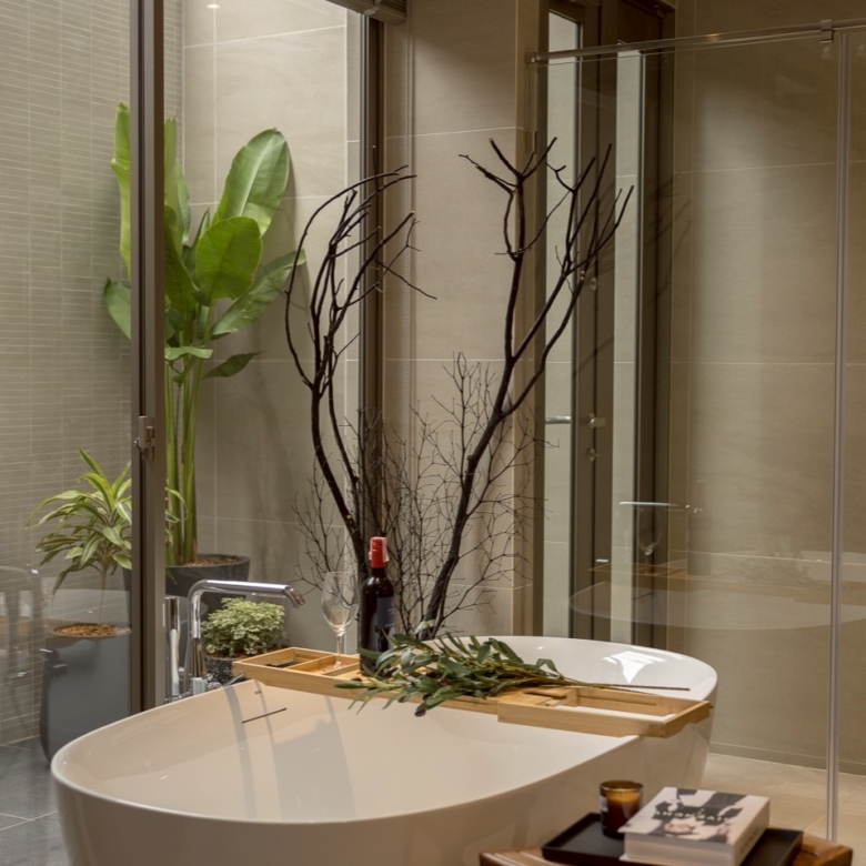 Exclusive Golfside Luxury Pool Villas in Kathu