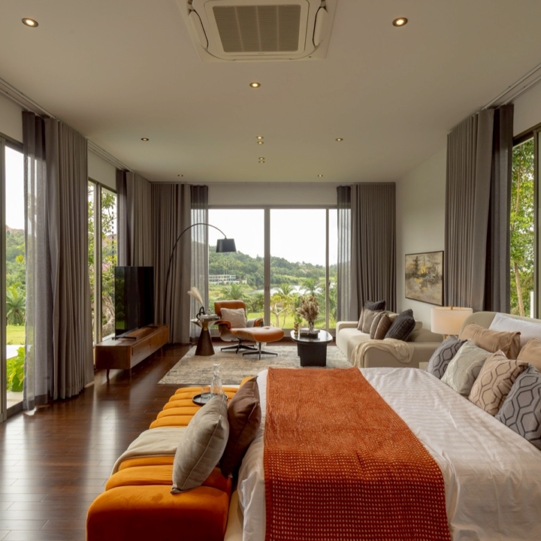 Exclusive Golfside Luxury Pool Villas in Kathu