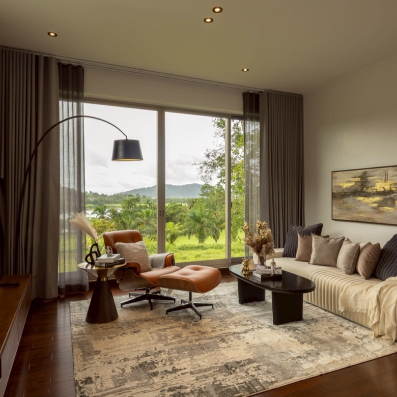 Exclusive Golfside Luxury Pool Villas in Kathu