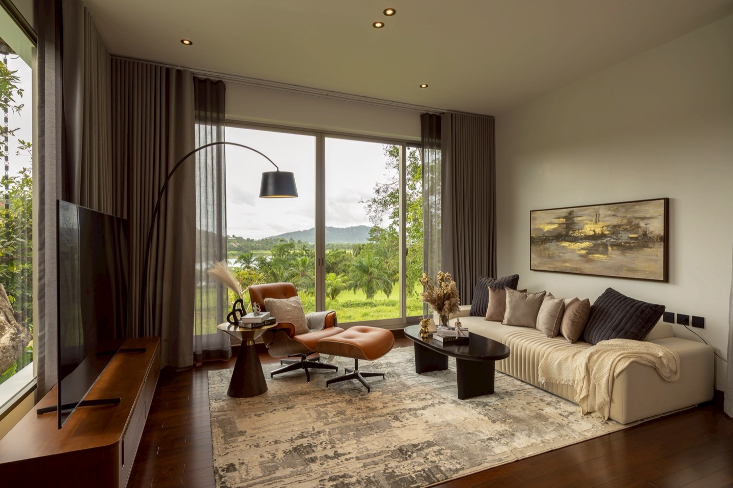 Exclusive Golfside Luxury Pool Villas in Kathu