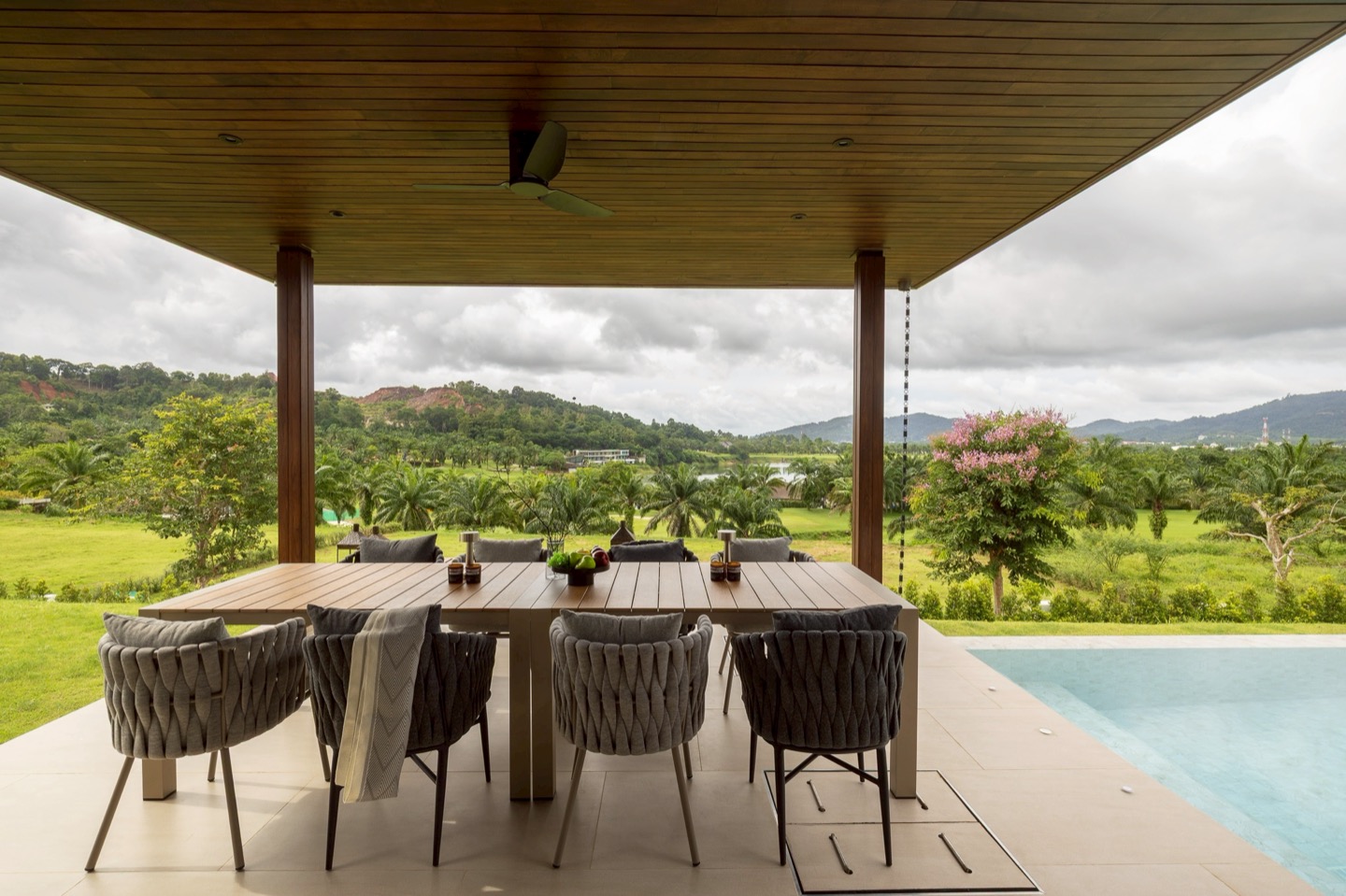 Exclusive Golfside Luxury Pool Villas in Kathu