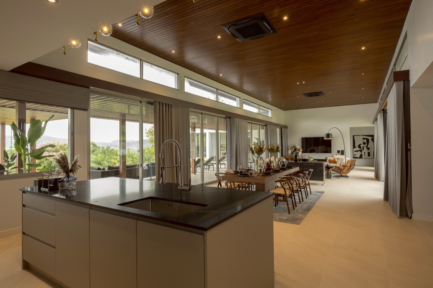 Exclusive Golfside Luxury Pool Villas in Kathu
